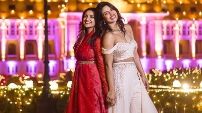 Priyanka Chopra congratulated Parineeti Chopra on the happy news of her pregnancy. Priyanka Chopra congratulated Parineeti Chopra on the happy news of her pregnancy.