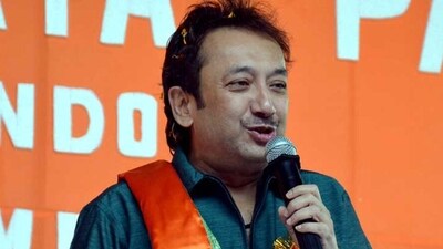 A prominent figure in Tollywood, Joy Banerjee was also involved in politics, contesting elections for BJP. He is survived by his wife and mother.