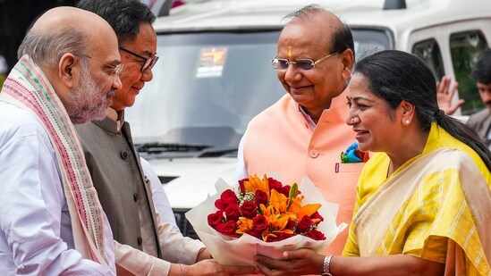 New Delhi: Union Home Minister Amit Shah and Union Minister of Parliamentary Affairs Kiren Rijiju being welcomed by Delhi Lt. Governor VK Saxena and Chief Minister Rekha Gupta upon their arrival for the inauguration of All India Speakers' Conference at the Delhi Legislative Assembly, in New Delhi, Sunday. (PTI)