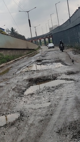 With temporary fixes proving ineffective, Bengaluru's residents are left frustrated as new potholes appear shortly after repairs. (Source: Shruti Agrawal/Twitter)