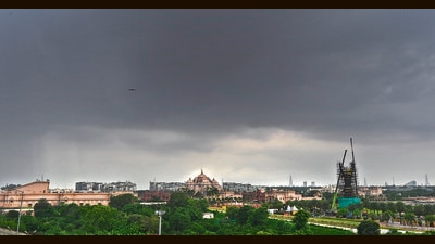 Dark clouds seen over Akshardham Temple on Tuesday afternoon. (Sanjeev Verma/HT Photo) Dark clouds seen over Akshardham Temple on Tuesday afternoon. (Sanjeev Verma/HT Photo)