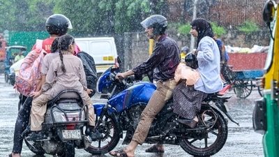 Taking to X, airlines such as SpiceJet and Air India have issued travel advisories for passengers and warned of flight delays. (RAJ K RAJ /HT PHOTO)