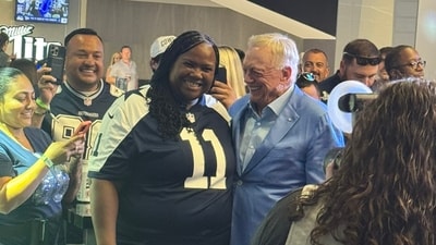 Dallas Cowboys owner Jerry Jones and Micah Parsons’ mother, Sherese Parsons, share a laugh. (X/ Terrence Parsons Jr) Dallas Cowboys owner Jerry Jones and Micah Parsons’ mother, Sherese Parsons, share a laugh. (X/ Terrence Parsons Jr)
