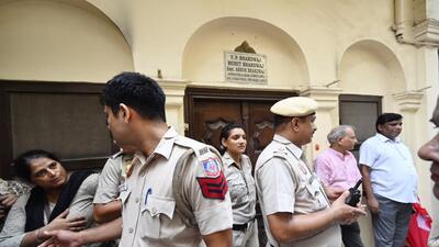 Police outside Saurabh Bhardwaj’s residence in Chirag Delhi on Tuesday. (Arvind Yadav/HT Photo) Police outside Saurabh Bhardwaj’s residence in Chirag Delhi on Tuesday. (Arvind Yadav/HT Photo)