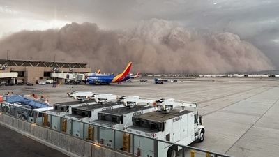 The City of Phoenix shows a large cloud of dust at the Phoenix Sky Harbor International Airport on August 25, 2025 in Phoenix, Arizona. Service. (AFP) The City of Phoenix shows a large cloud of dust at the Phoenix Sky Harbor International Airport on August 25, 2025 in Phoenix, Arizona. Service. (AFP)