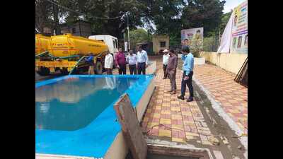 The fire brigade has put up ropes along the ghats to prevent citizens from entering the water. (HT)