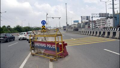 The incident took place on the main Raj Nagar Road at 1.30pm on Monday.. (Representational imge / Sakib Ali / Hindustan Times) The incident took place on the main Raj Nagar Road at 1.30pm on Monday.. (Representational imge / Sakib Ali / Hindustan Times)
