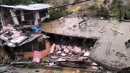 Two houses collapsed due to heavy rain at Balichowk in Mandi district on Tuesday. There was no casualty as they were evacuated earlier. (HT Photo)