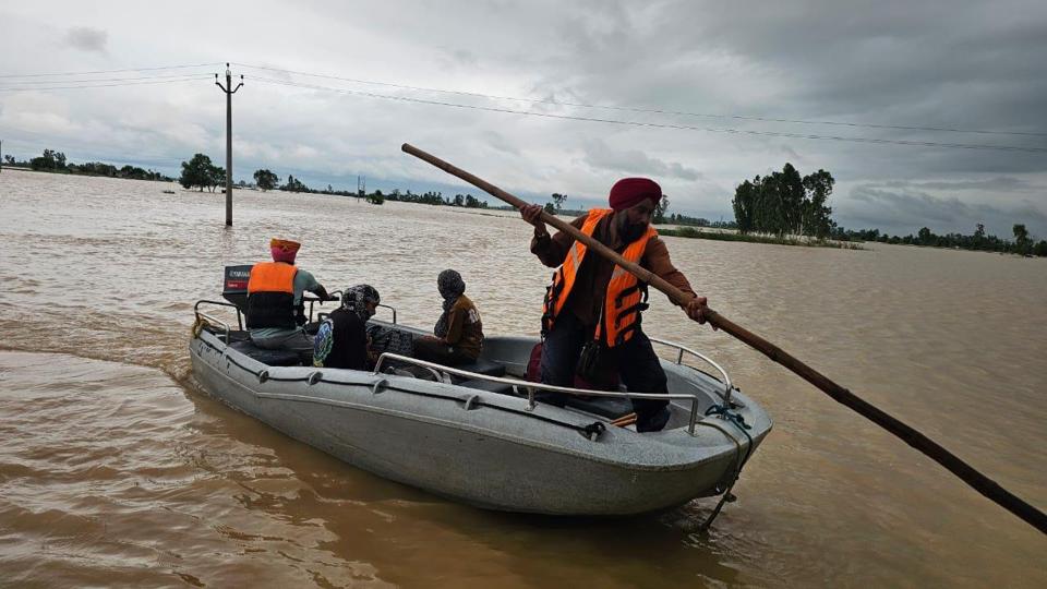 People being evacuated from flood-hit areas in Kapurthala’s Baupur Jadid village after the water level in the Beas river rose on Tuesday. (HT Photo)