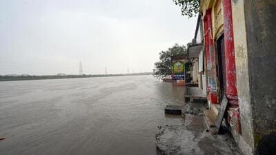 Authorities said they will start evacuations when water level hits 206 metres. (Arvind Yadav/HT Photo) Authorities said they will start evacuations when water level hits 206 metres. (Arvind Yadav/HT Photo)