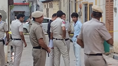 New Delhi, India � Aug. 20, 2025: Delhi Police personnel at the site in Maidan Garhi where three bodies were recovered from a house. in New Delhi on Wednesday. (Photo by Hindustan Times) (HT PHOTO) New Delhi, India � Aug. 20, 2025: Delhi Police personnel at the site in Maidan Garhi where three bodies were recovered from a house. in New Delhi on Wednesday. (Photo by Hindustan Times) (HT PHOTO)