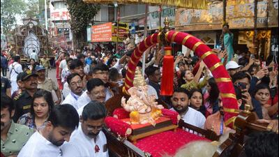 Procession of Tulsibaug Ganesh mandal. (MAHENDRA KOLHE/HT PHOTO)