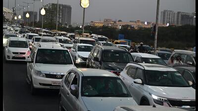 The alignment will start from G20 road near Janeshwar Mishra Park gate no 6, move towards Shaheed Path, and through a series of interchanges, allow commuters to branch out towards Kisan Path, Ekana stadium or Arjunganj. (File Photo) The alignment will start from G20 road near Janeshwar Mishra Park gate no 6, move towards Shaheed Path, and through a series of interchanges, allow commuters to branch out towards Kisan Path, Ekana stadium or Arjunganj. (File Photo)