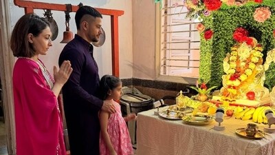 Soha Ali Khan celebrated with husband Kunal Kemmu and daughter Inaaya Naumi Kemmu. Soha Ali Khan celebrated with husband Kunal Kemmu and daughter Inaaya Naumi Kemmu.