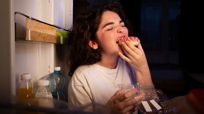 Unhealthy snacking habits can lead to long-term effects on health. (Freepik) Unhealthy snacking habits can lead to long-term effects on health. (Freepik)