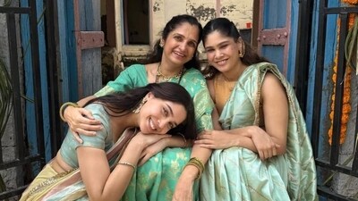 Sharvari looked beautiful in a saree, and shared pictures with her mother and sister on Ganesh Chaturthi. Sharvari looked beautiful in a saree, and shared pictures with her mother and sister on Ganesh Chaturthi. 