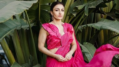 Soha Ali Khan follows a consistent and healthy eating habit, which plays a significant role in her fitness and overall well-being. Here's a glimpse into her daily diet. (Instagram/ Soha Ali Khan) Soha Ali Khan follows a consistent and healthy eating habit, which plays a significant role in her fitness and overall well-being. Here's a glimpse into her daily diet. (Instagram/ Soha Ali Khan)