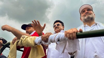 Congress leader Rahul Gandhi with Tamil Nadu chief minister MK Stalin and and RJD leader Tejashwi Yadav during the 'Vote Adhikar Yatra' (@mkstalin) Congress leader Rahul Gandhi with Tamil Nadu chief minister MK Stalin and and RJD leader Tejashwi Yadav during the 'Vote Adhikar Yatra' (@mkstalin)