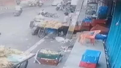 A video grab of the overturned e-rickshaw. (HT Photo) A video grab of the overturned e-rickshaw. (HT Photo)