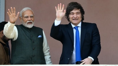 India's Prime Minister Narendra Modi (L) and Argentina's President Javier Milei wave on the balcony of the Casa Rosada government palace after a meeting in Buenos Aires, on July 5, 2025. (AFP File)