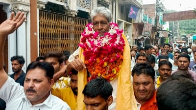 Sambhal Jama Masjid committee president Zafar Ali being carried by supporters after being released from prison. (PTI)