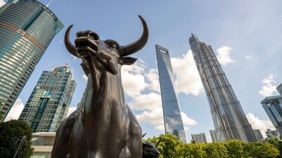 A statue of a bull in Pudong's Lujiazui Financial District in Shanghai, China, on Monday, Aug. 18, 2025. (Bloomberg) A statue of a bull in Pudong's Lujiazui Financial District in Shanghai, China, on Monday, Aug. 18, 2025. (Bloomberg)