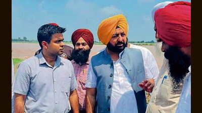 Cabinet minister Hardeep Singh Mundian and deputy commissioner Himanshu Jain (left) at Sasrali colony in Ludhiana on Thursday. (HT Photo) Cabinet minister Hardeep Singh Mundian and deputy commissioner Himanshu Jain (left) at Sasrali colony in Ludhiana on Thursday. (HT Photo)