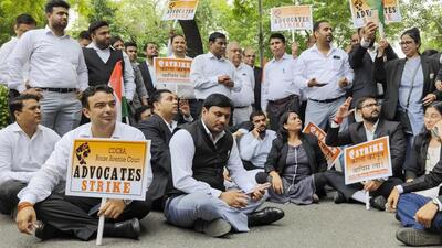 Delhi lawyers on Thursday stage a protest against LG’s order allowing police to virtually depose before courts. (PTI)