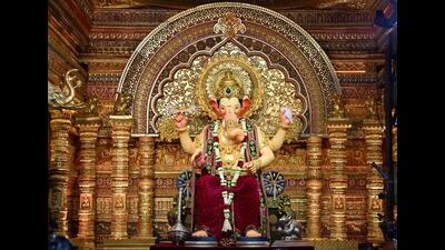 First glimpse of the iconic Lalbaugcha Raja unveiled at Lalbaug in Mumbai, India, on Sunday. (Photo by Anshuman Poyrekar/ Hindustan Times) (Hindustan Times)