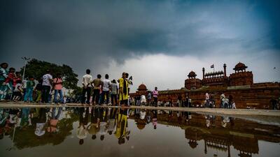 Tourists walk past the Red Fort under overcast skies after a spell of rain on Thursday. (RAJ K RAJ /HT PHOTO) Tourists walk past the Red Fort under overcast skies after a spell of rain on Thursday. (RAJ K RAJ /HT PHOTO)