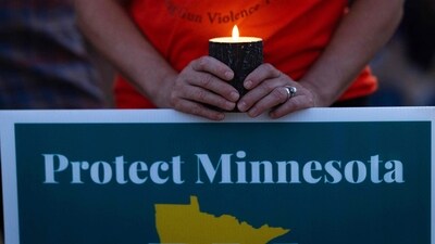 MINNEAPOLIS, MINNESOTA - AUGUST 27: People attend a vigil at Lynnhurst Park to mourn the dead and pray for the wounded after a gunman opened fire on students at Annunciation Catholic School on August 27, 2025 in Minneapolis, Minnesota. (Photo by SCOTT OLSON / GETTY IMAGES NORTH AMERICA / Getty Images via AFP) (Getty Images via AFP)