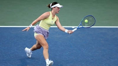 New Zealand's Lulu Sun went up against Elise Mertens, looking cute as a button in a pastel colour-blocked, butter yellow and lilac Fila tennis dress. (AFP) New Zealand's Lulu Sun went up against Elise Mertens, looking cute as a button in a pastel colour-blocked, butter yellow and lilac Fila tennis dress. (AFP)