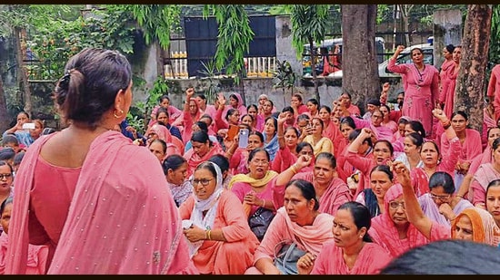 Asha workers protesting at civil surgeon office in Ludhiana on Thursday. (HT Photo)
