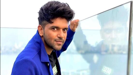 Despite the controversy, Guru Randhawa’s track Sirra has already garnered over 60 million views on YouTube. (HT Photo)