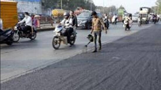 PMC’s much-publicised Road Mitra mobile app, designed for citizens to lodge pothole complaints online, crashed within days of its launch. ((PIC FOR REPRESENTATION))