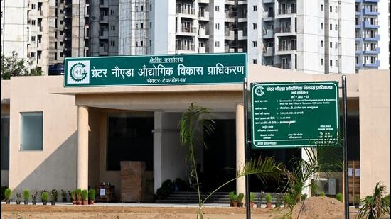 The allottees had suggested increasing the FAR as high as 4 to examine the matter, and the authority formed a committee of officials under the chairmanship of the additional CEO. (Sunil Ghosh/HT Archives)