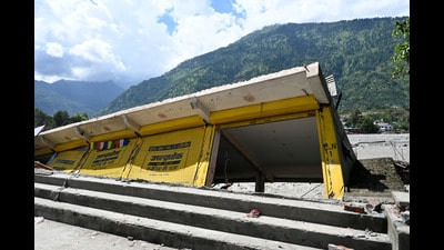 A damaged shop due to heavy rainfall in Kullu on Friday. (Aqil Khan /HT) A damaged shop due to heavy rainfall in Kullu on Friday. (Aqil Khan /HT)