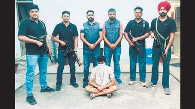 Accused Vipan Kumar, a resident of Hoshiarpur in police custody in on Friday. (HT Photo) Accused Vipan Kumar, a resident of Hoshiarpur in police custody in on Friday. (HT Photo)