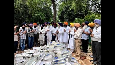 An ‘ardas’ for repentance being performed before taking the copies of Mahan Kosh to Goindwal Sahib for final rites as per Sikh maryada on Friday. (HT) An ‘ardas’ for repentance being performed before taking the copies of Mahan Kosh to Goindwal Sahib for final rites as per Sikh maryada on Friday. (HT)