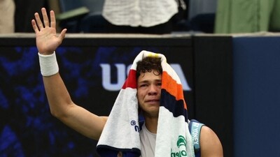 Ben Shelton of the U.S. looks dejected after retiring from his match against France's Adrian Mannarino due to injury (REUTERS)