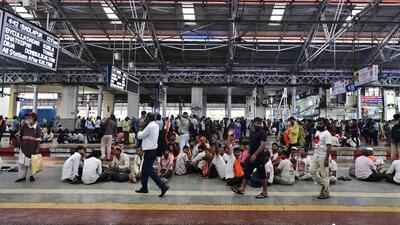 Mumbai, India - Aug. 29, 2025: Supporters of Maratha Reservation at CSMT during the ongoing Maratha Reservation Protest at Azad Maidan, in Mumbai, India, on Friday, August 29, 2025. (Photo by Anshuman Poyrekar/Hindustan Times) (Anshuman Poyrekar/HT Photo) Mumbai, India - Aug. 29, 2025: Supporters of Maratha Reservation at CSMT during the ongoing Maratha Reservation Protest at Azad Maidan, in Mumbai, India, on Friday, August 29, 2025. (Photo by Anshuman Poyrekar/Hindustan Times) (Anshuman Poyrekar/HT Photo)