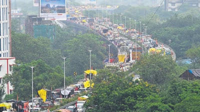 Mumbai, India - Aug. 29, 2025: View of Eastern freeway traffic jam during the ongoing Maratha Reservation Protest at Azad Maidan, in Mumbai, India, on Friday, August 29, 2025. (Photo by Anshuman Poyrekar/Hindustan Times) (Anshuman Poyrekar/HT Photo) Mumbai, India - Aug. 29, 2025: View of Eastern freeway traffic jam during the ongoing Maratha Reservation Protest at Azad Maidan, in Mumbai, India, on Friday, August 29, 2025. (Photo by Anshuman Poyrekar/Hindustan Times) (Anshuman Poyrekar/HT Photo)