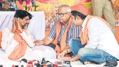 Mumbai, India. August 29, 2025:Maratha quota agitation leader Manoj Jarange Patil began his indefinite hunger strike for maratha reservation at Azad Maidan in south Mumbai on Friday. More than 50,000 supporters and members of the Maratha community gathered at Azad Maidan to support Jarange Patil. Mumbai, India. August 29, 2025. (Photo by Raju Shinde/HT Photo) (Raju Shinde) Mumbai, India. August 29, 2025:Maratha quota agitation leader Manoj Jarange Patil began his indefinite hunger strike for maratha reservation at Azad Maidan in south Mumbai on Friday. More than 50,000 supporters and members of the Maratha community gathered at Azad Maidan to support Jarange Patil. Mumbai, India. August 29, 2025. (Photo by Raju Shinde/HT Photo) (Raju Shinde)