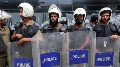 Police personnel wearing riot gear stand guard, as supporters of Pakistan's former Prime Minister Imran Khan and his party, Pakistan Tehreek-e-Insaf (PTI), protest demanding Khan's release on August 5, 2025. (REUTERS File)