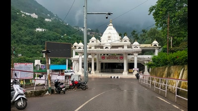 RDeserted premises of the entry gate for the Vaishno Devi Temple after the ‘yatra’ was temporarily suspended following a landslide and heavy rainfall, at Katra, in Reasi district, Jammu and Kashmir, on Friday. (PTI) RDeserted premises of the entry gate for the Vaishno Devi Temple after the ‘yatra’ was temporarily suspended following a landslide and heavy rainfall, at Katra, in Reasi district, Jammu and Kashmir, on Friday. (PTI)
