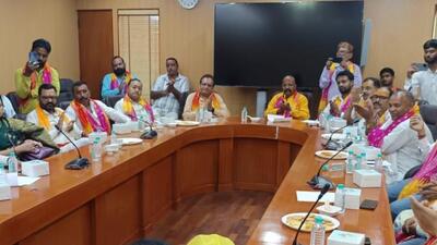 Representatives of the Akhil Bharatiya Brahmin Mahasabha at a meeting in Lucknow on Friday. (HT Photo) Representatives of the Akhil Bharatiya Brahmin Mahasabha at a meeting in Lucknow on Friday. (HT Photo)