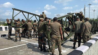 The Indian Army swiftly constructed a 110-foot bailey bridge over the Tawi River in Jammu city within 12 hours after a section of the  ₹147 crore fourth bridge collapsed due to heavy rainfall on Tuesday. (HT photo)