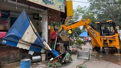 The anti encroachment drive at Vyapar Kendra Market in Sushant Lok 1 on Friday. (Parveen Kumar/HT Photo) The anti encroachment drive at Vyapar Kendra Market in Sushant Lok 1 on Friday. (Parveen Kumar/HT Photo)
