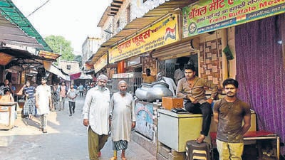 Under the directives, all meat shops—including chicken, fish, and mutton vendors—must obtain a valid MCG licence to operate. (HT Archive) Under the directives, all meat shops—including chicken, fish, and mutton vendors—must obtain a valid MCG licence to operate. (HT Archive)
