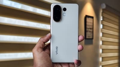 Vivo T4 Pro has a 50 MP Sony IMX882 main camera with Optical Image Stabilisation, a 50 MP periscope telephoto lens with 3x optical zoom. (HT)